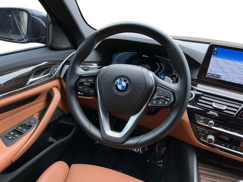 Used 2023 BMW 530e w/ Premium Package image 11