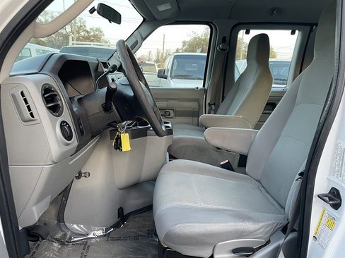 Used 2011 Ford E-350 and Econoline 350 XLT image 25