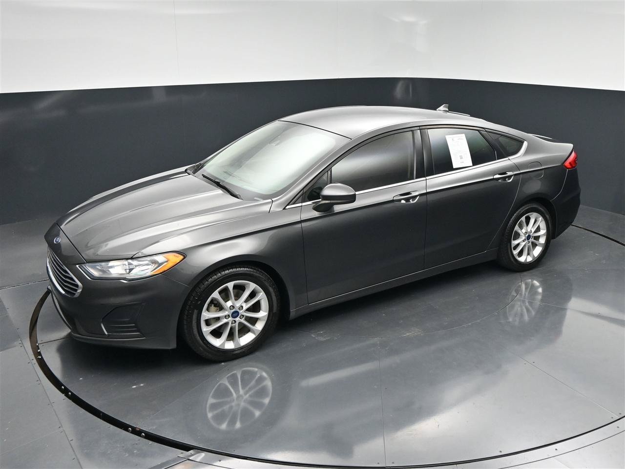Used 2019 Ford Fusion SE FWD image 19