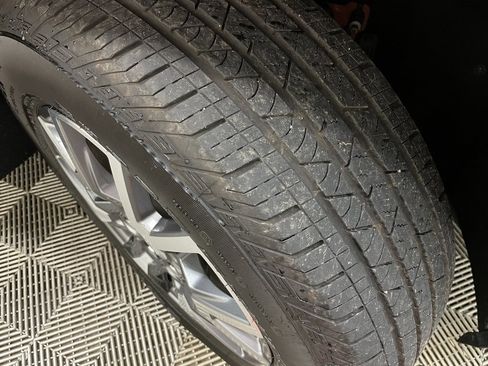 Used 2023 GMC Acadia SLT w/ Preferred Package image 51