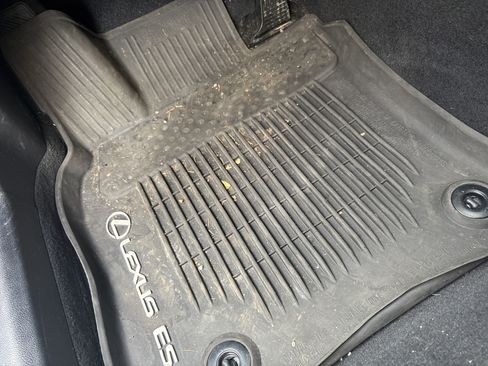 Certified 2025 Lexus ES 350 w/ Premium Package image 17