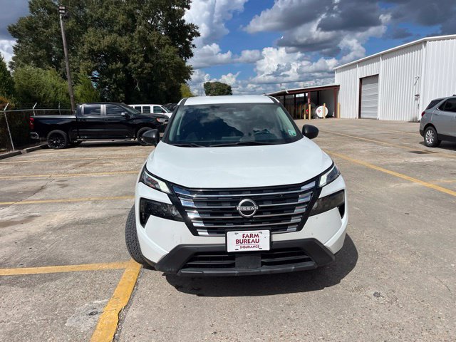 Used 2024 Nissan Rogue S FWD image 2