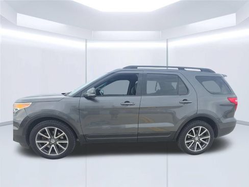 Used 2015 Ford Explorer XLT w/ Equipment Group 202B AWD/4WD image 3