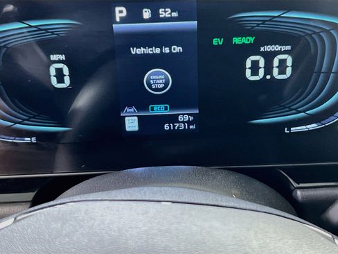 Used 2023 Kia Niro EX FWD image 12