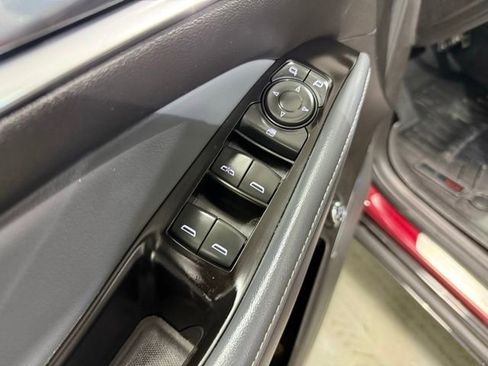 Used 2019 Buick Enclave Essence image 12