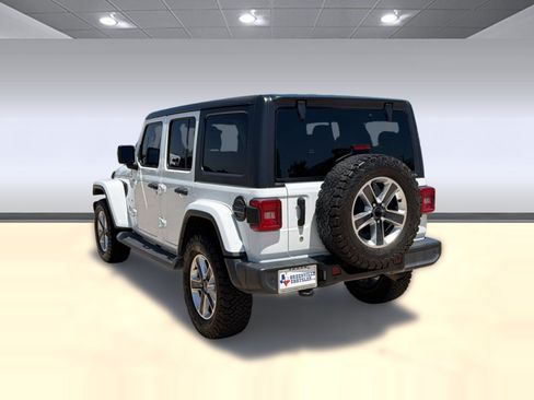 Used 2018 Jeep Wrangler Unlimited Sahara AWD/4WD image 3