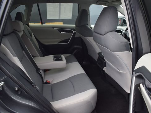 Used 2020 Toyota RAV4 XLE image 11