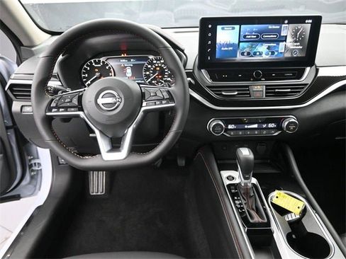 New 2025 Nissan Altima 2.5 SR image 11