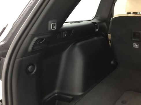 Used 2023 Jeep Grand Cherokee Limited AWD/4WD image 16