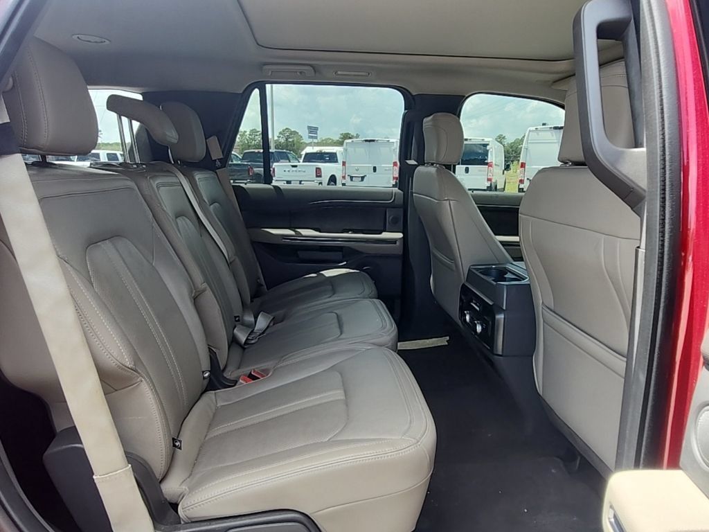 Used 2019 Ford Expedition Limited w/ Equipment Group 302A AWD/4WD image 38