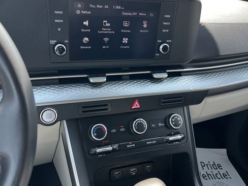 Used 2024 Kia Carnival LX image 25