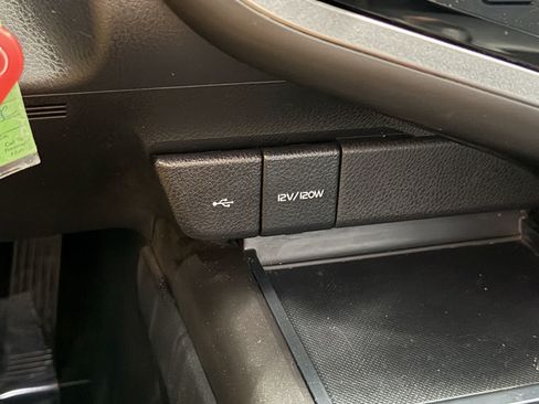 Used 2022 Toyota Camry SE FWD image 21