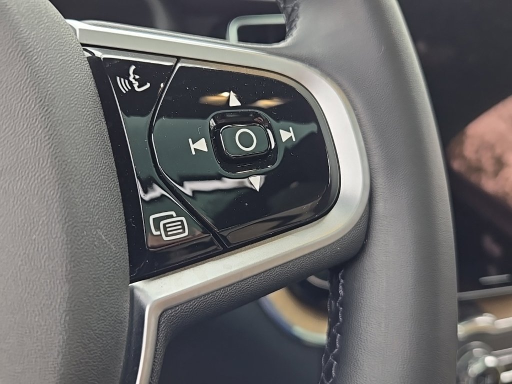 Certified 2026 Volvo XC60 B5 Plus AWD/4WD image 28