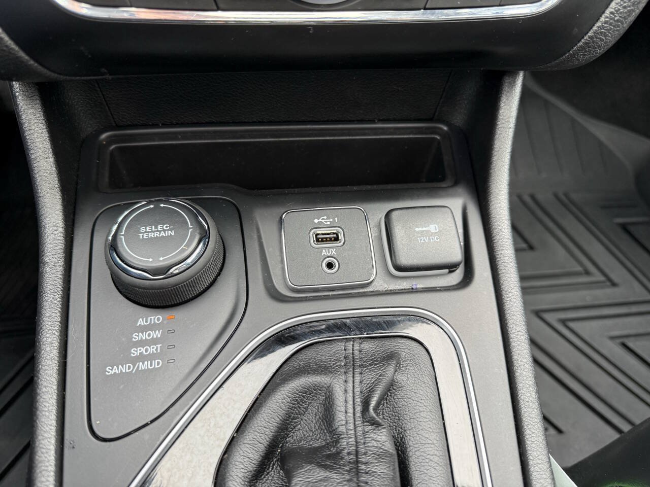 Used 2021 Jeep Cherokee Limited AWD/4WD image 22