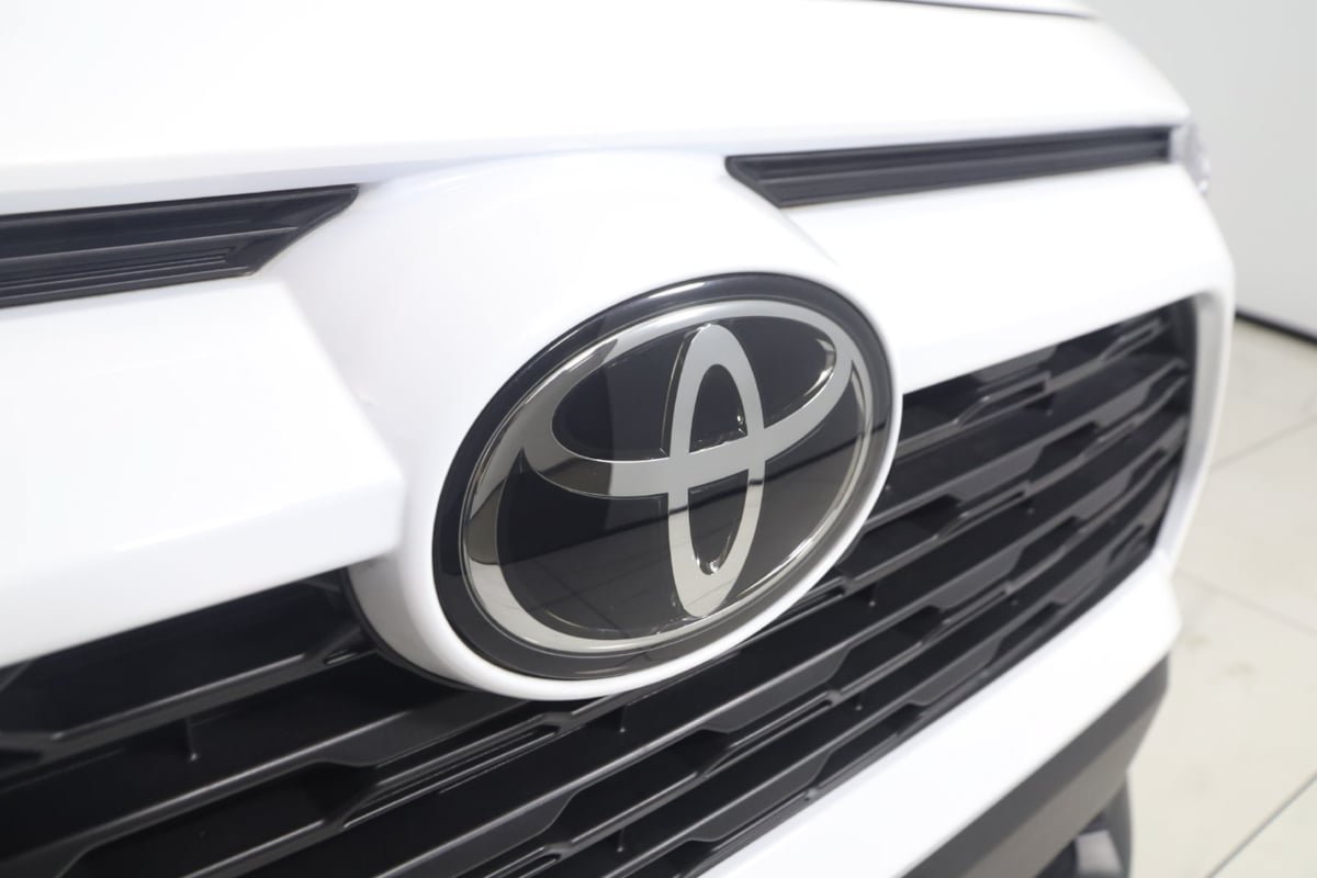 Used 2025 Toyota RAV4 LE AWD/4WD image 14