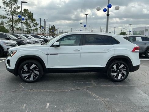 Certified 2025 Volkswagen Atlas Cross Sport SE image 6