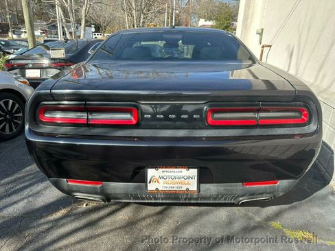 Used 2016 Dodge Challenger SXT image 4