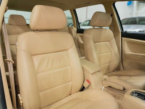 Used 2002 Volkswagen Passat GLX image 30