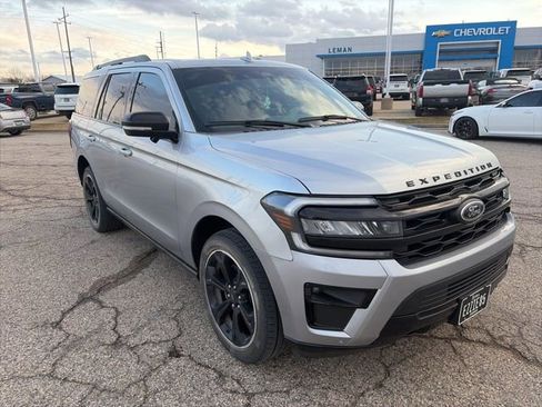 Used 2024 Ford Expedition Limited image 2