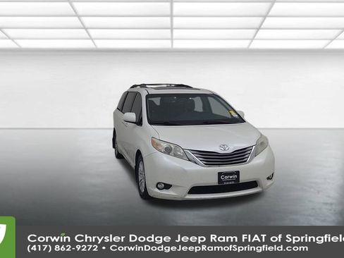 Used 2016 Toyota Sienna L image 4