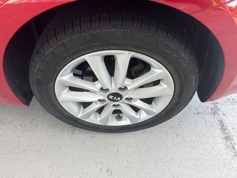 Used 2017 Kia Forte S w/ S Technology Package FWD image 10