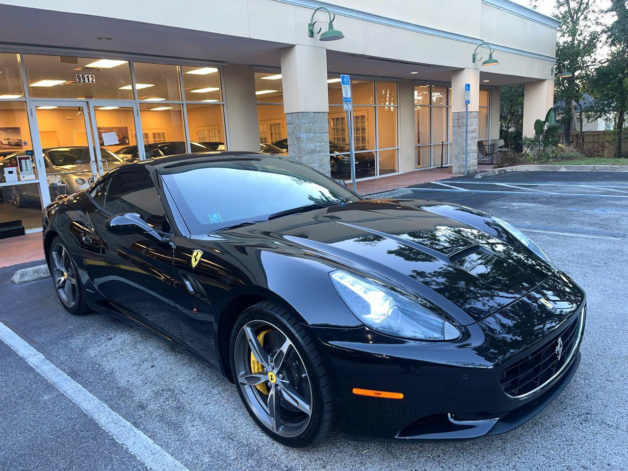Used 2010 Ferrari California RWD image 15