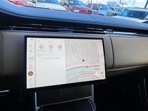 Used 2025 Land Rover Range Rover Long Wheelbase Autobiography image 33