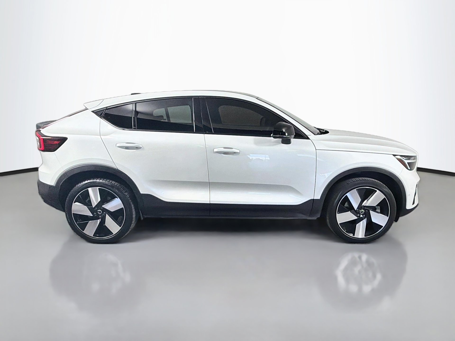 Certified 2023 Volvo C40 P8 Recharge Plus w/ Climate Package AWD/4WD image 5