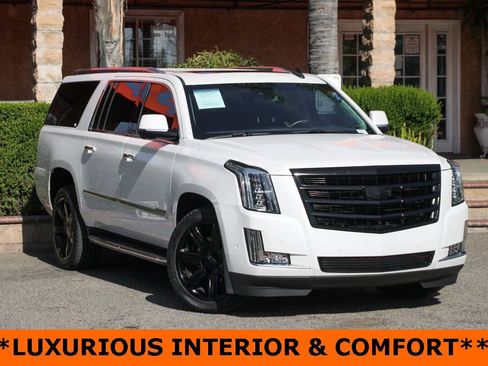 Used 2020 Cadillac Escalade ESV Luxury image 2
