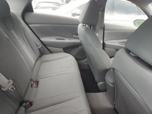 Used 2023 Hyundai Elantra SEL FWD image 5