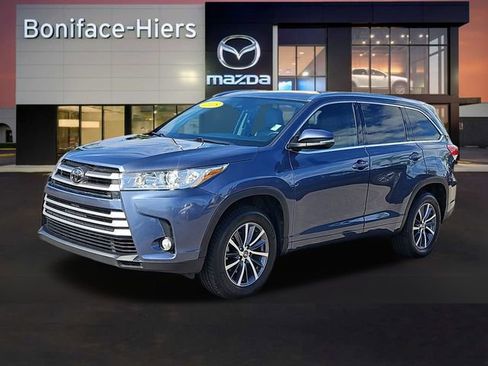 Used 2018 Toyota Highlander XLE image 2