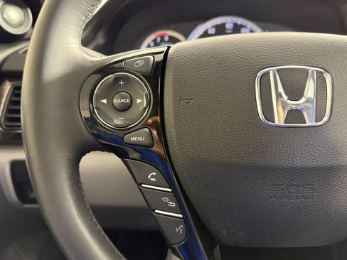 Used 2017 Honda Accord Touring image 35