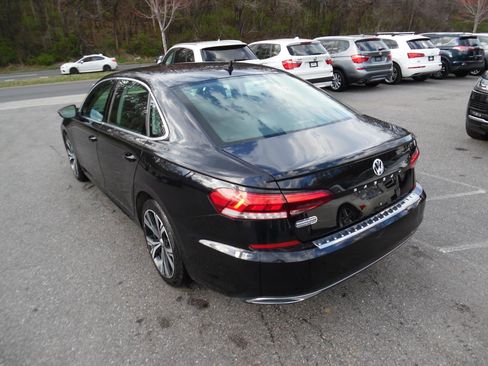 Used 2022 Volkswagen Passat 2.0T SE FWD image 3