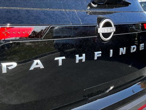 New 2025 Nissan Pathfinder SV image 15