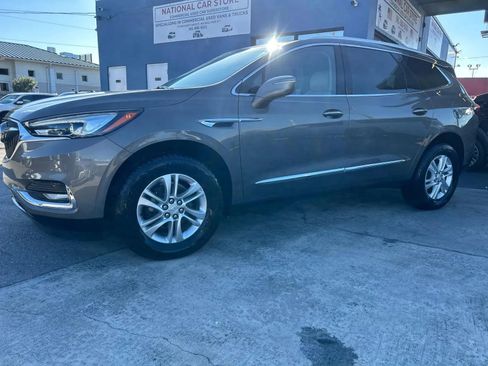 Used 2020 Buick Enclave Essence FWD image 3