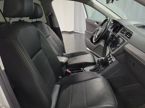 Used 2019 Volkswagen Tiguan SE w/ Panoramic Sunroof Package FWD image 34