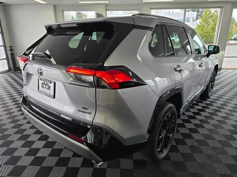 Used 2022 Toyota RAV4 SE w/ Convenience Package image 3