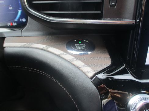 Certified 2021 Ford Explorer Platinum w/ Equipment Group 601A image 6