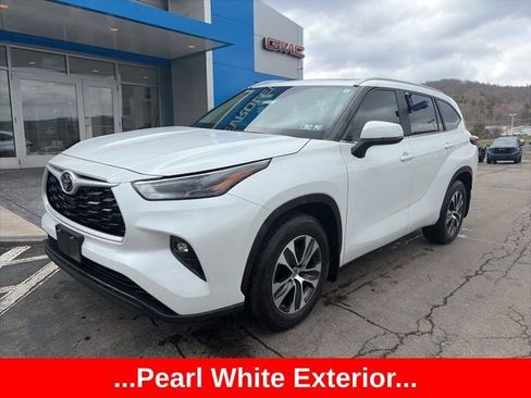 Used 2023 Toyota Highlander XLE image 1