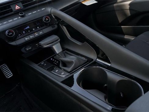 New 2025 Hyundai Elantra SEL image 16