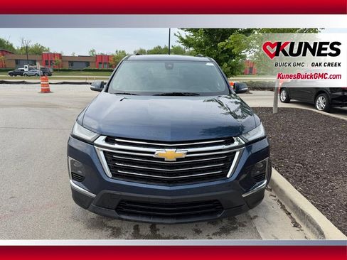 Used 2023 Chevrolet Traverse LT AWD/4WD image 3