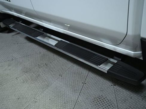 Used 2022 GMC Sierra 2500 SLT w/ SLT Convenience Package image 28