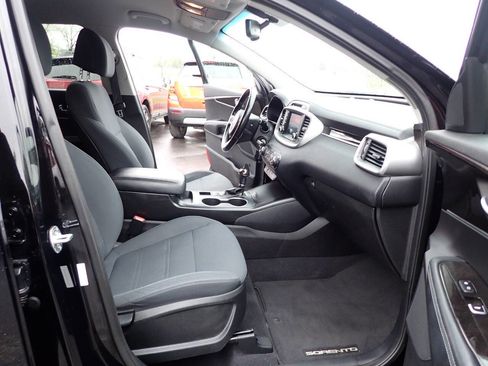 Used 2017 Kia Sorento LX w/ LX Convenience Package AWD/4WD image 12