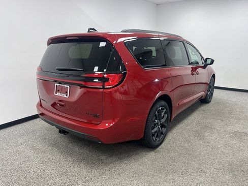 New 2026 Chrysler Pacifica Limited w/ S Appearance Package image 21
