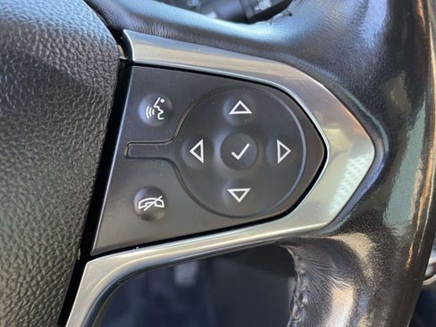 Used 2020 Chevrolet Traverse LT image 15