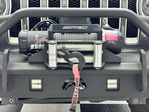 Used 2019 Jeep Wrangler Unlimited Sahara w/ Safety Group image 4