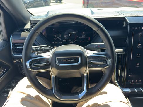 Used 2025 GMC Yukon XL Denali AWD/4WD image 26
