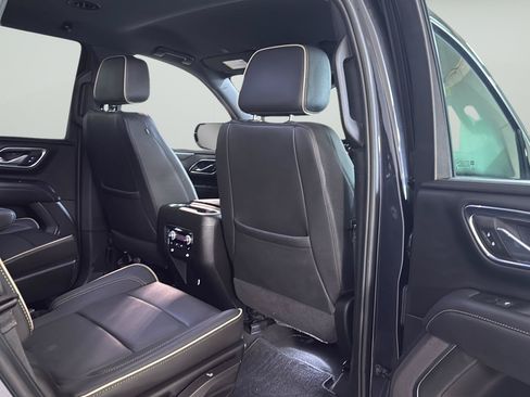 Certified 2024 GMC Yukon SLT w/ SLT Luxury Package AWD/4WD image 20