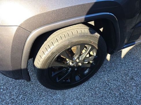 Used 2021 Jeep Grand Cherokee Laredo X image 5