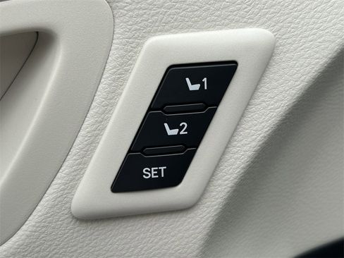 Used 2026 Toyota Sienna Limited image 29